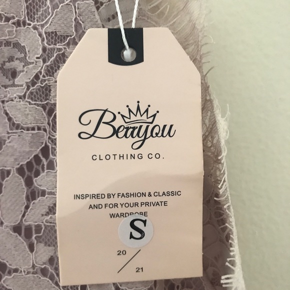 Berryou Sleeveless Lace Top Blush Size Small - Picture 3 of 5